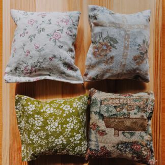 Poduszeczka dla koteczka (z walerianką i kocimiętką)